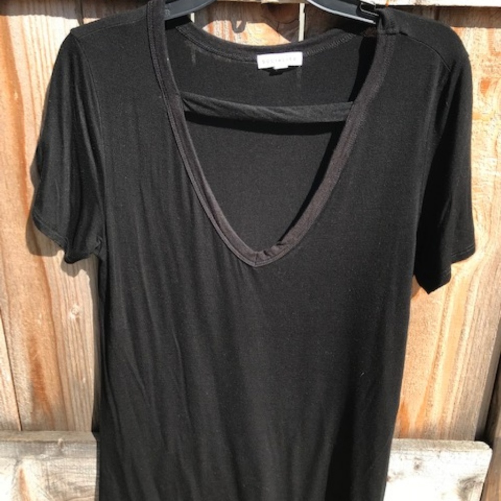 SOCIALITE, BLACK TEE, SHORT SLEEVE, DETAILS